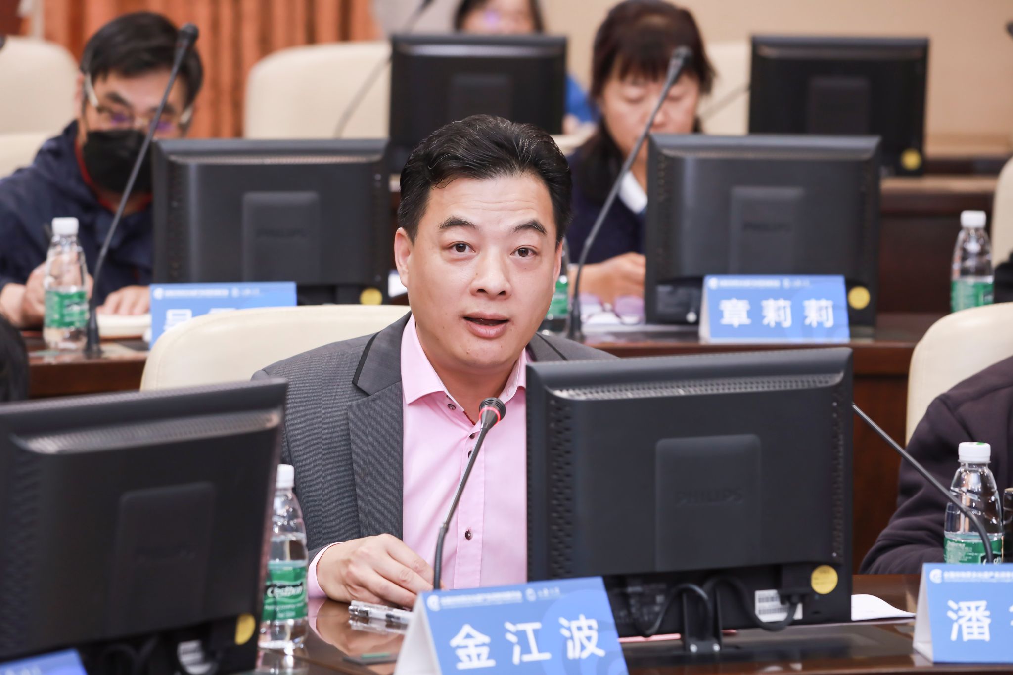 beat365唯一官网上海美术学院执行院长、全国非遗名词委委员金江波教授代为宣读文化和旅游部非物质文化遗产司王晨阳司长的贺信.jpg beat365唯一官网上海美术学院执行院长、全国非遗名词委委员金江波教授代为宣读文化和旅游部非物质文化遗产司王晨阳司长的贺信.jpg